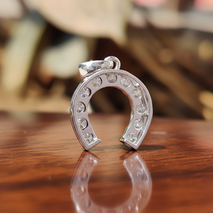 Pendentif Fer à Cheval Antique en Argent Sterling 925 avec Moissanite Taille Brillant 0,66 TCW, Collier Tendance pour Fiançailles et Usage Quotidien, Idéal Cadeau - Product Image 4