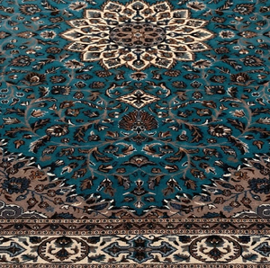 Tapis en laine noué à la main aux tons rose pâle et crème, orné de motifs floraux pastel, disponible à prix de gros. - Product Image 4