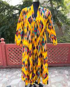 Robe longue maxi style chemise bohème, magnifique, plissée, à taille haute, ouvrable, avec manches ballon longues et volants superposés - Product Image 1