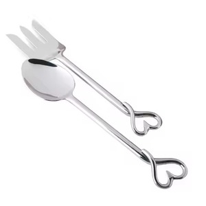 Ensemble élégant de saladiers en métal avec finition brillante pour servir des salades de fruits et des pâtes - Product Image 4