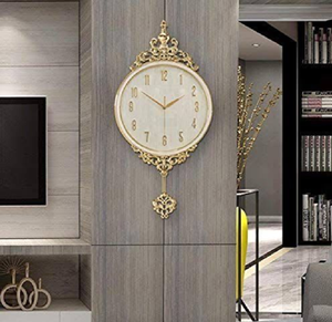 Horloge circulaire en métal doré et bleu en forme de feuille d'éventail avec accents perlés. Design accrocheur disponible à prix de gros. - Product Image 4