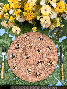 Adorable set de table rond en jonc de mer brodé à la main avec motif abeille, style rustique bohème, tapis de table tissé naturel pour la décoration de table printemps-été - Product Image 4