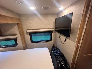 Camping-car Tiffin Wayfarer 25QW Sprinter 3500XD 2020, moteur turbodiesel V6, très bien équipé - Product Image 5