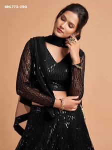 Conjunto de Lehenga-Choli negro estilo A-Line con bordado de hilo y lentejuelas múltiples, de tela de red suave, para fiestas, proveedor de la India. - Product Image 2