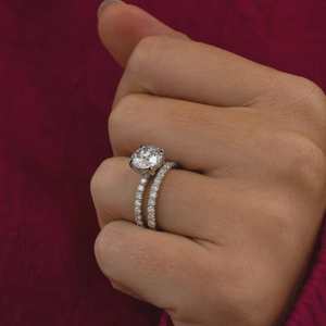 Ensemble de bagues de mariage en diamant de culture, solitaire taille brillant ronde, or blanc 14 carats, avec bande demi-éternité pavée, tendance actuelle - Product Image 3