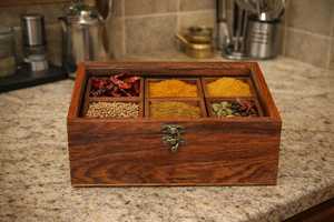 กล่องเครื่องเทศไม้ทำมือ, กล่องมาซาลาอินเดียแบบ 6 ช่อง, กล่องเก็บของในครัวพร้อมฝาแก้วและช้อน - Product Image 4