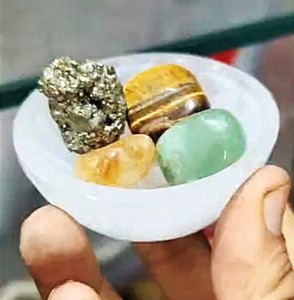 Tazón Magnético de Selenita Hecho a Mano al por Mayor para Tallar Cristales, Minerales, Especímenes, Decoración del Hogar, Tema de Amor, Regalo de Año Nuevo - Product Image 2