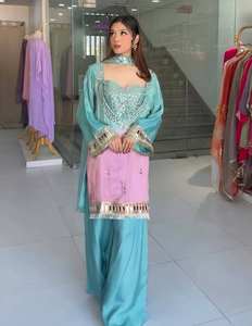 Elegante conjunto de palazzo de seda Chinnon estilo Bollywood con Kurti bordado con espejos reales y dupatta a juego para fiestas y eventos festivos. - Product Image 2