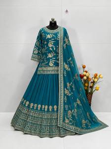 Conjunto de Kurta Azul Bordado de Poliéster para Mujer con Falda Acampanada y Dupatta, Estilo Tradicional Indio-Pakistaní, Largo hasta el Suelo - Product Image 2