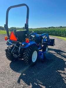 Mini Tractor Agrícola LS Diseñado para Tareas Agrícolas Confiables, Proyectos de Jardinería y Gestión de Propiedades - Product Image 3