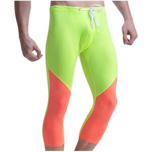 Pantalon de compression 3/4 pour homme avec cordon de serrage, idéal pour l'entraînement sportif, le fitness, le yoga et comme couche de base. - Product Image 1
