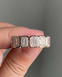 Anillo de Eternidad Completo con Moissanita Corte Esmeralda, Plata de Ley 925, Anillo de Compromiso y Boda - Product Image 3
