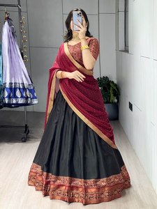 Conjunto de Lehenga Choli Tradicional para Mujer, Largo hasta el Suelo, de Secado Rápido, en Algodón Mul, con Blusa Estampada Patola y Trabajo de Brillo en Faux Georgette - Product Image 3