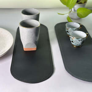 Set de 4 dessous-de-plat en cuir véritable et cuir végétalien, forme irrégulière, écologiques et imperméables, pour une touche de luxe - Product Image 4