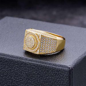 Anillo de Plata de Ley 925 con Diamante Cultivado en Laboratorio de Lujo, Diseño Cuadrado con Detalle Central Redondo, para Marcas de Joyería al por Mayor - Product Image 1