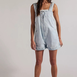 Combinaison décontractée d'été personnalisée pour femme, salopette courte en jean délavé, sans manches, taille mi-haute, coupe régulière, en coton respirant - Product Image 1