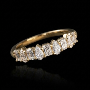 Anillo de Diamantes en Oro Amarillo de 10K con Corte Esmeralda y Corte Pera Alternados, Diamantes Cultivados en Laboratorio de Múltiples Formas, Banda de Diamantes de Media Eternidad - Product Image 1