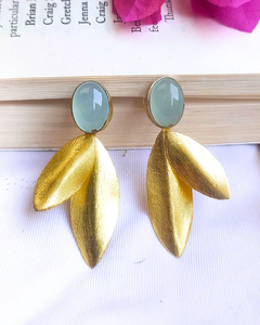 Pendientes colgantes de latón chapado en oro con diseño de hoja de planta de piedra natural, joyería de estilo bohemio para mujer - Product Image 4