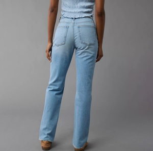 Jeans clásicos de mezclilla para mujer, diseñados para uso casual y comodidad en el día a día. - Product Image 2