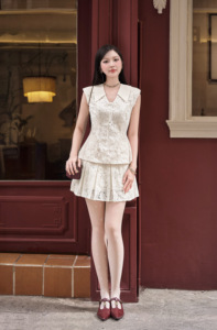 Blusa de Mujer con Encaje Floral, Mangas Peplum, Cuello Grande con Lazo, Top Femenino 100% Poliéster MORNA - Product Image 2