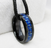 Bague en carbure de tungstène noir avec incrustation en fibre de carbone bleue, alliance de mariage bombée hautement polie pour hommes, bijoux sportifs pour hommes en gros