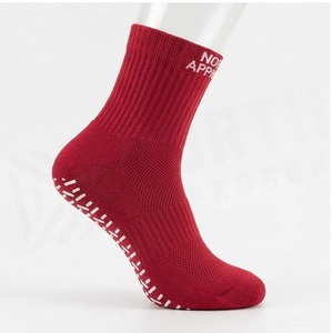 Chaussettes basses rouges North Approach respirantes en tricot pour adultes, style décontracté quotidien, idéales pour l'été - Product Image 3