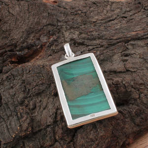 จี้พลอยมาลาไคต์ธรรมชาติ ตัวเรือนเงินแท้ 925 ชุบแพลตตินัม แบบฝังขอบ งานแฮนด์เมดสไตล์วินเทจ สร้อยคอสำหรับวันครบรอบ - Product Image 3