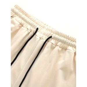 Shorts de sport décontractés personnalisables OEM de haute qualité, taille mi-haute, motif uni, pour la mode urbaine et le fitness – Vente en gros - Product Image 2