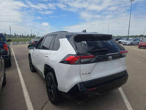Meilleures ventes de voitures d'occasion 2024 AV.4 XLE4dr S.U.V - Product Image 3