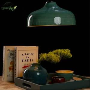 Lampe suspendue en bambou artisanale, style moderne minimaliste, aux courbes naturelles, pour usage intérieur et avec abat-jour. - Product Image 2