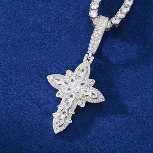 Pendentif croix unisexe en acier inoxydable plaqué rhodium avec micro-incrustation de moissanite, breloque hip-hop pour cadeau chrétien et fête - Product Image 3