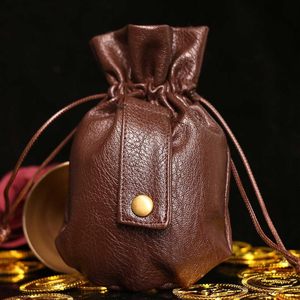 Bolsa de Almacenamiento para Dados de Cuero PU de Primera Calidad con Cordón y Botón, Color y Logotipo Personalizados, Bolsa de Dados de Cuero Hecha a Mano - Product Image 6