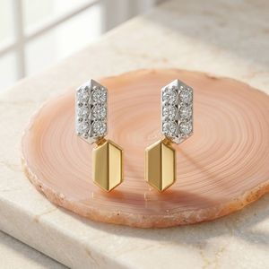 Pendientes de Oro Amarillo con Diamantes Cultivados en Laboratorio, Diseño Geométrico Hexagonal - Product Image 4