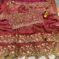 Sari en soie luxueux et élégant, orné de perles originales faites à la main, avec un chemisier assorti perlé, tendance moderne, tenue ethnique pour les fêtes