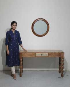 Mesa Consola de Madera de Lujo con Diseño Artesanal para Decoración Interior Premium y Entradas Elegantes - Product Image 2