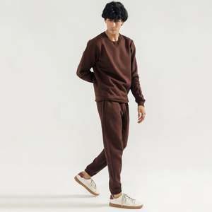 Ensemble de survêtement personnalisé pour homme, pull et pantalon de survêtement marron foncé, col rond minimaliste, taille élastique côtelée, vente en gros OEM - Product Image 5