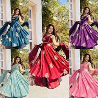 Ensemble Anarkali en soie Fendy pure violette, longueur ras du sol, avec broderie dorée et dupatta, pour femme, idéal pour les fêtes et les mariages, séchage rapide