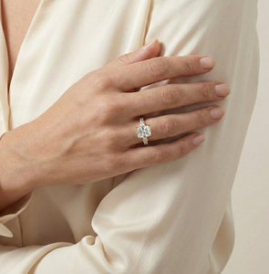 Anillo de Compromiso con Diamante Cultivado en Laboratorio, Corte Esmeralda de 2.50 Quilates, Oro Sólido de 14K/10K, Diseño Ligero y Único, Joyería de Aniversario para Mujer - Product Image 6