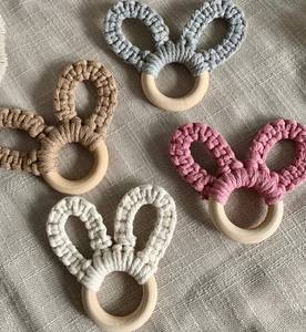 Anillo para Servilletas de Macramé Hecho a Mano con Diseño de Conejo |   Decoración de Mesa para Pascua - Product Image 1