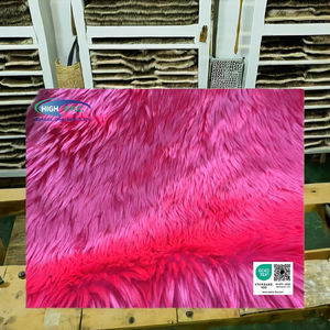 Fourrure synthétique à poils longs en peluche tricotée 30/35mm couleur rose pour tapis, jouets, vêtements, tissus et textiles de maison - Product Image 1