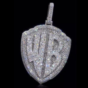 จี้โลโก้ WB ชุบทองคำขาวบนเงินแท้ 925 ประดับเพชรโมอิสซาไนต์ สไตล์ฮิปฮอป สำหรับผู้ชาย - Product Image 1