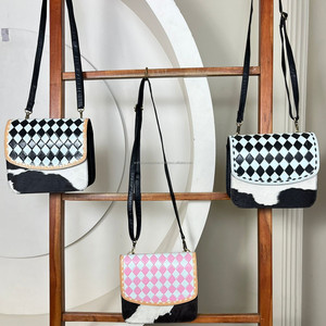 Nouveau sac à bandoulière en cuir repoussé à la main avec motif en cuir de vachette et damier noir et blanc sac à main à bandoulière de style occidental pour femmes - Product Image 4