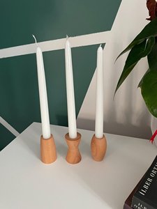 Ensemble de 3 bougeoirs coniques en bois naturel, style minimaliste, design scandinave moderne, pour la décoration de table à manger - Product Image 4
