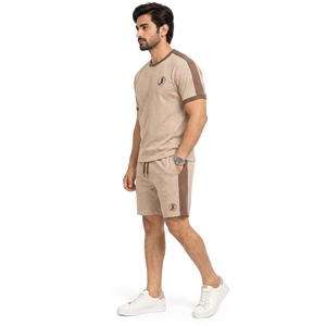 Tela transpirable y cómoda, perfecta para uso diario y viajes. Conjunto de verano para hombre, camiseta y pantalones cortos ligeros, ropa deportiva informal. - Product Image 6