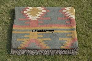 Tapis rectangulaire artisanal en laine tufté à la main, motif géométrique Kilim, écologique, pour salon, à poils moyens, nettoyage localisé, par Krafterscustom - Product Image 4