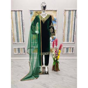 ผ้ากำมะหยี่ปักลายพื้นด้านล่างสุดทันสมัยพร้อมตาข่ายสีเขียว dupatta - Product Image 1