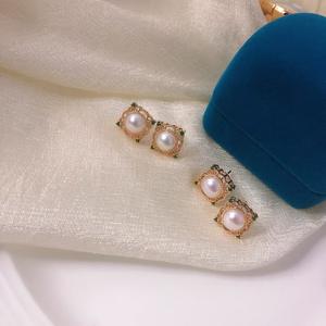 Pendientes de Perlas de Agua Dulce de Alta Calidad de 7.5-8MM, Verde Palacio Clásico con Tallado Limpio y Suave, Estilo Moderno - Product Image 4