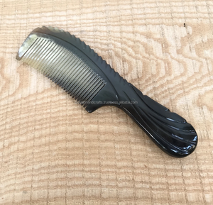 Peigne en corne de couleur naturelle pour bœufs fabriqué à la main par Tayyab Handicraft - Product Image 3