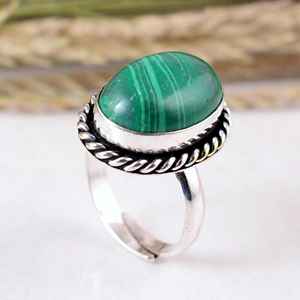 Bague de cocktail ovale artisanale en argent et malachite verte, style bohème et hippie, pour homme et femme, par SHYAM JEWELRS, inspirée du Rajasthan - Product Image 4