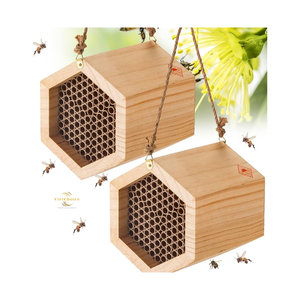 VietChoice Best Seller Nid à abeilles en bois hexagonal suspendable, habitat pour pollinisateurs, utilisation en extérieur dans le jardin - Product Image 1